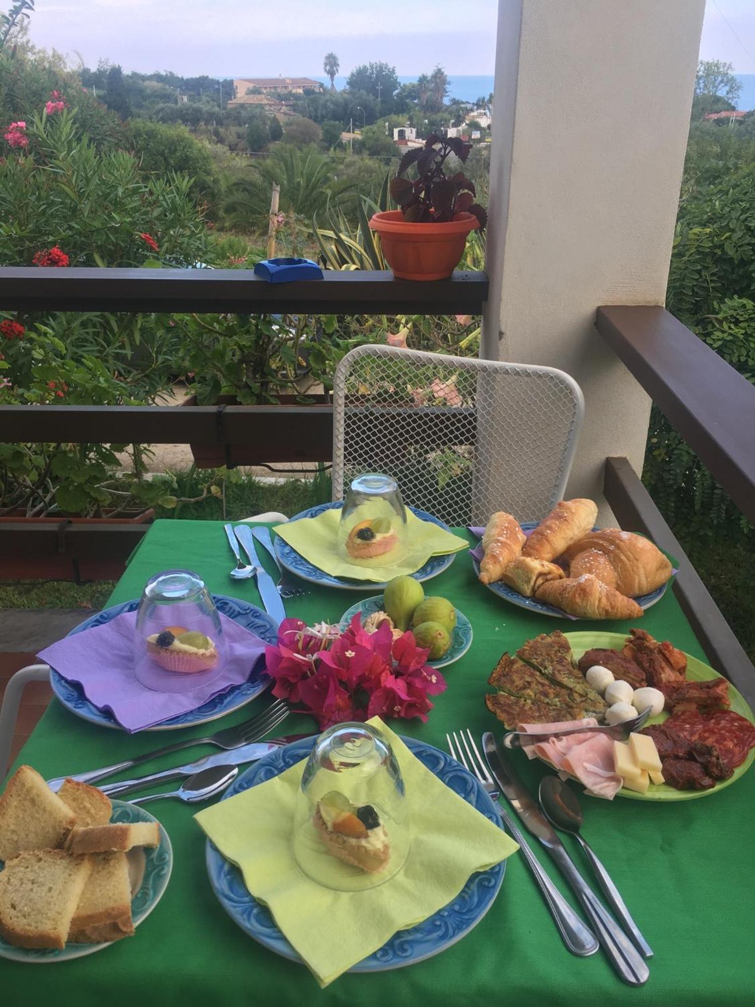B&B A Casa Di Picci ซานตาโดเมนิกา ภายนอก รูปภาพ