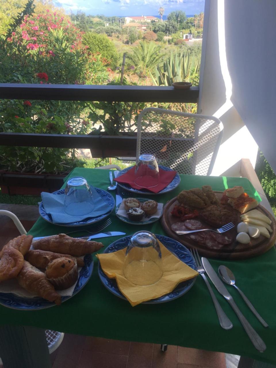 B&B A Casa Di Picci ซานตาโดเมนิกา ภายนอก รูปภาพ