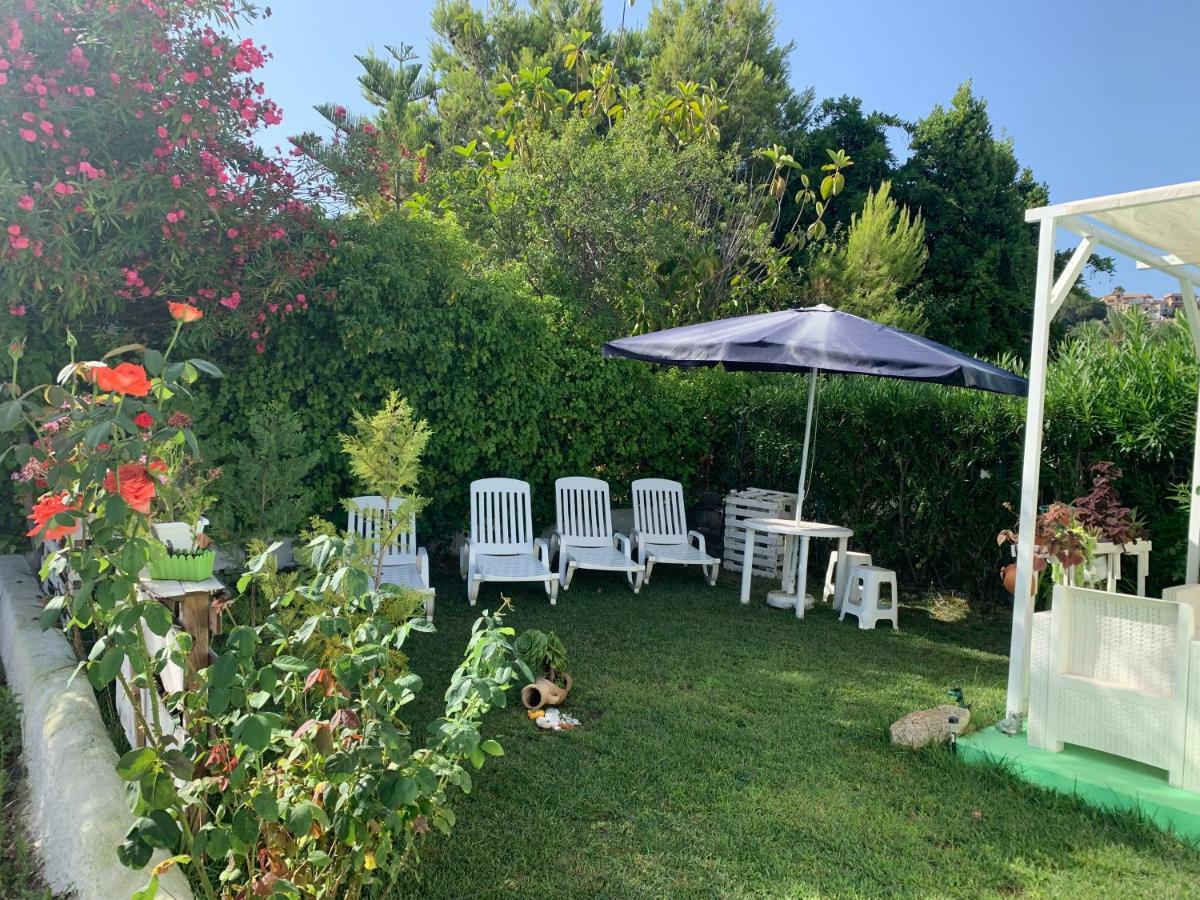 B&B A Casa Di Picci ซานตาโดเมนิกา ภายนอก รูปภาพ